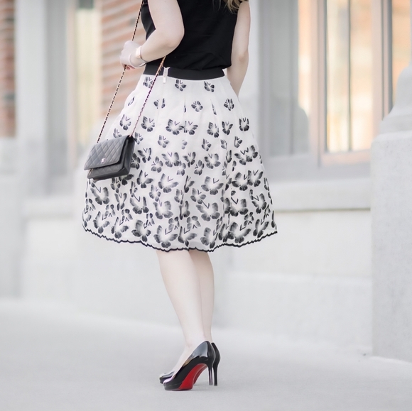 TALBOTS Elegant Black and White Floral Skirt Size 12 butterflies design - Picture 3 of 15